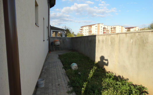 Vila P+1, in micro-ansamblu Voluntari_Metro, Benzinaria Rompetrol
