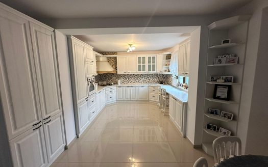 GM1731Casă de vânzare în Ogrezeni – Proprietate premium, mobilată